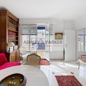 Property in Carre d'Or