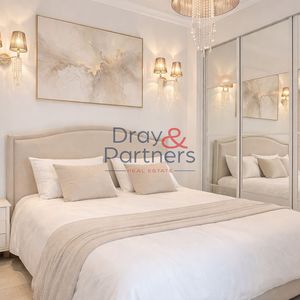 Property in Carre d'Or