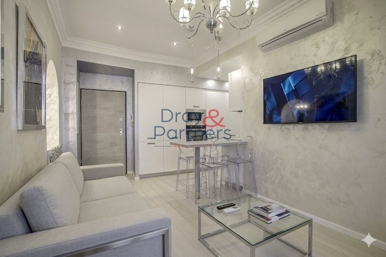 Property photo in Carre d'Or