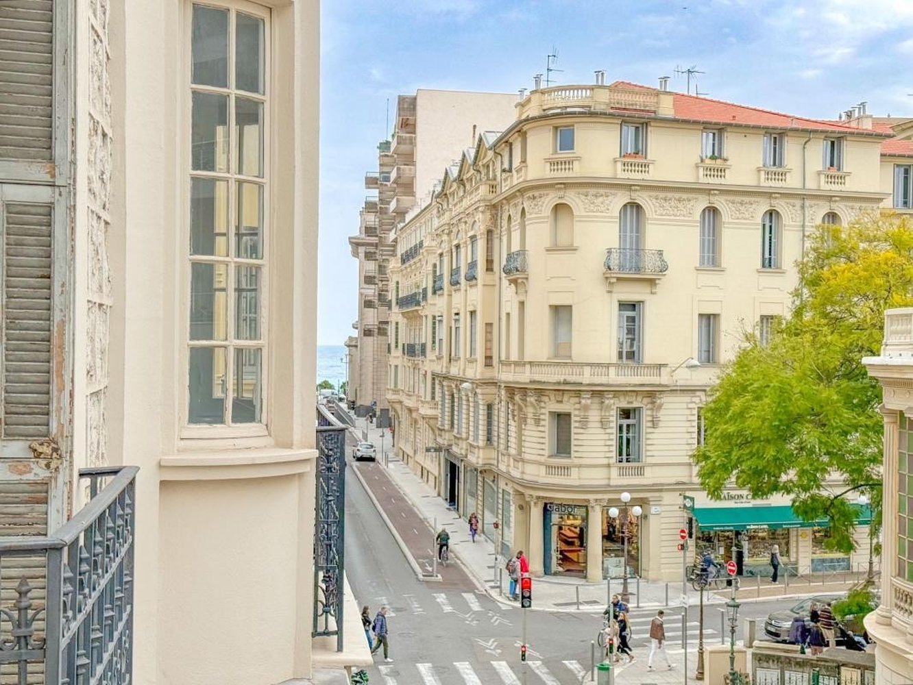 Property photo in Carre d'Or