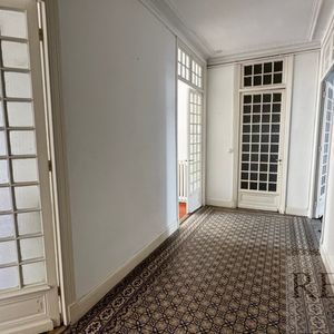 Property in Carre d'Or