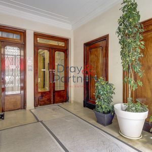 Property in Carre d'Or