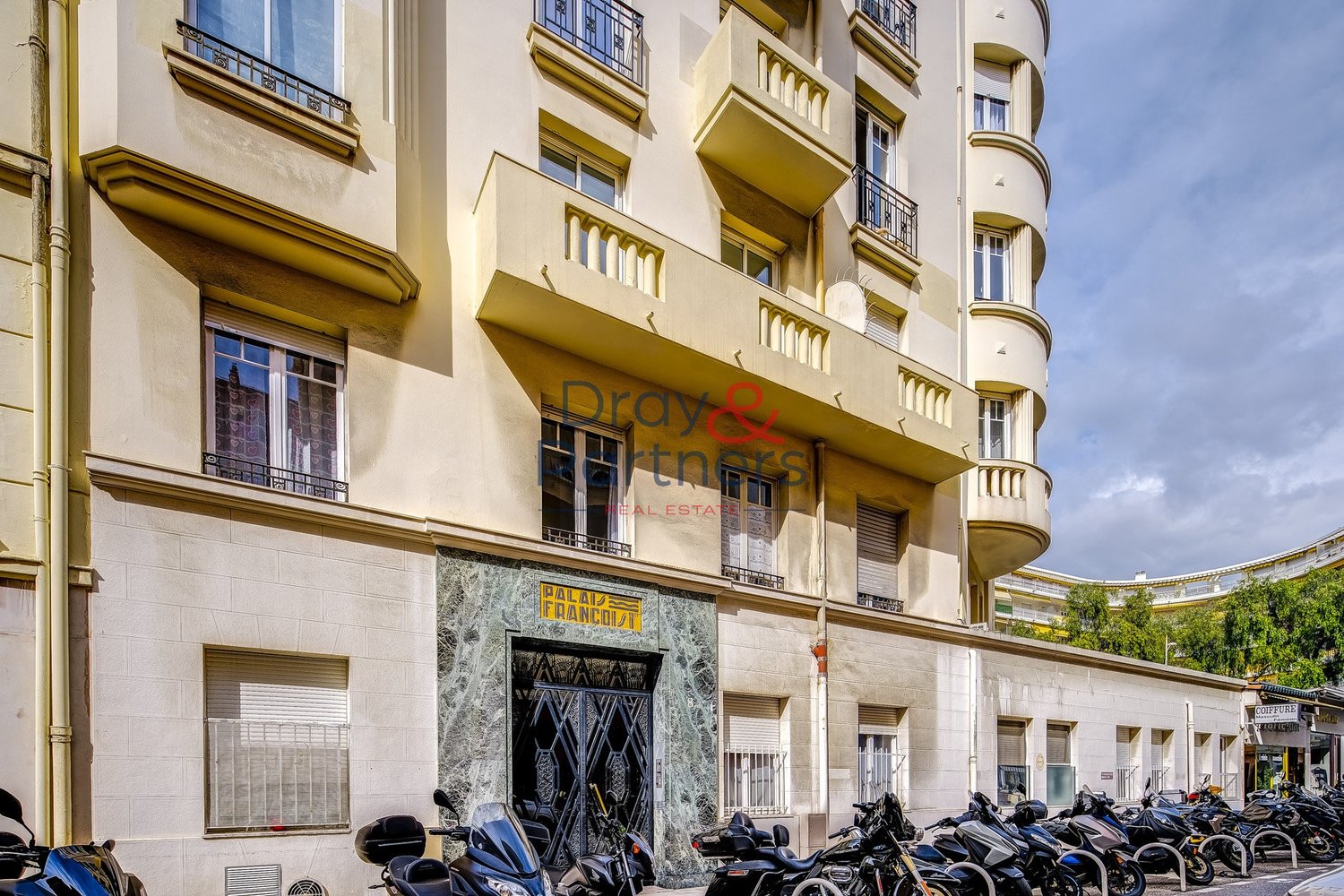 Property photo in Carre d'Or