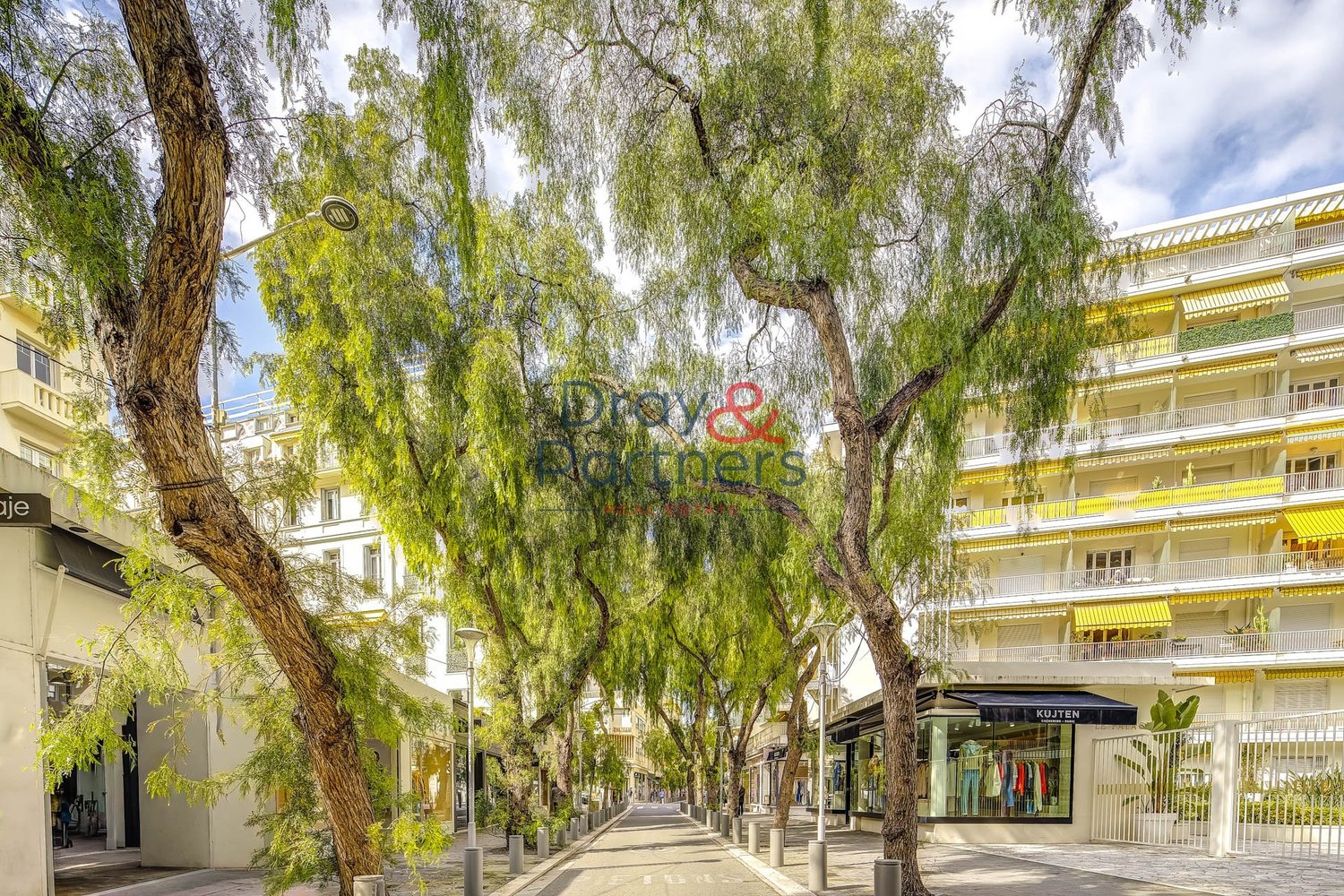 Property photo in Carre d'Or