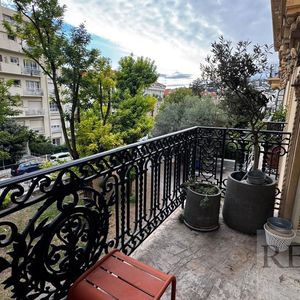 Property in Carre d'Or