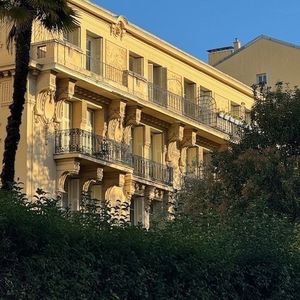 Property in Carre d'Or