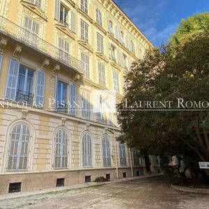 Property in Carre d'Or