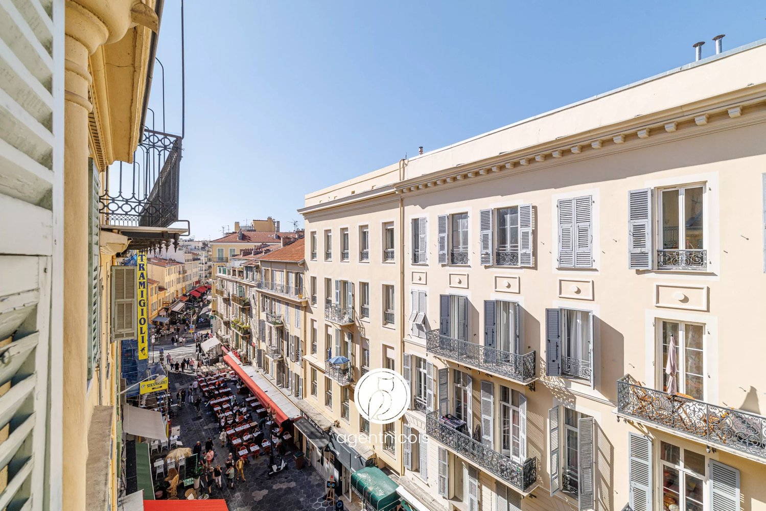 Property photo in Carre d'Or