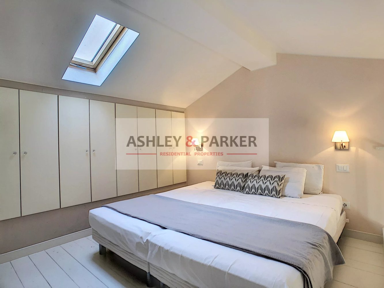 Property photo in Carre d'Or