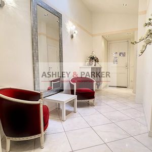 Property in Carre d'Or