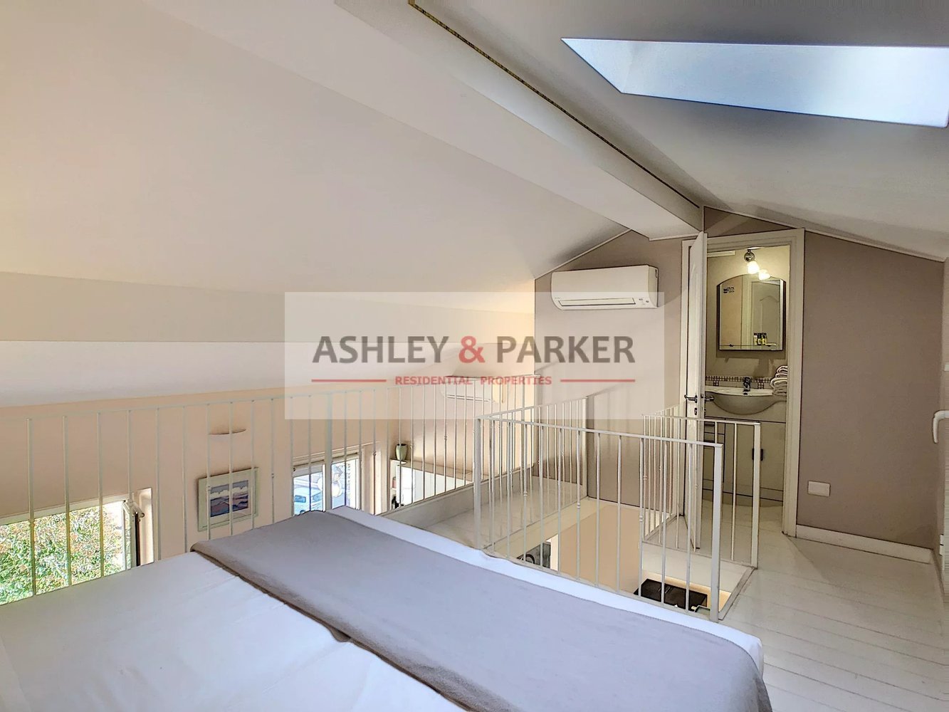 Property photo in Carre d'Or