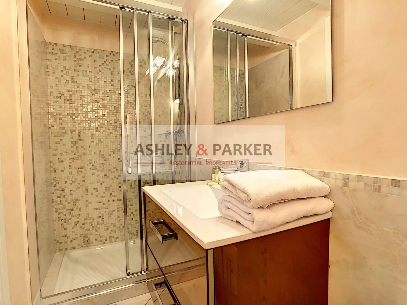 Property photo in Carre d'Or