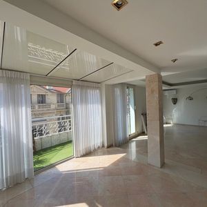 Property in Carre d'Or