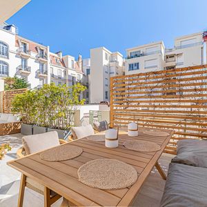 Property in Carre d'Or