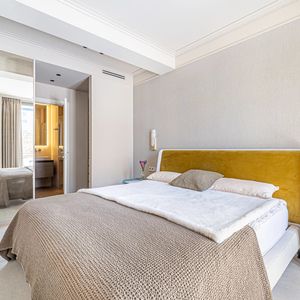 Property in Carre d'Or