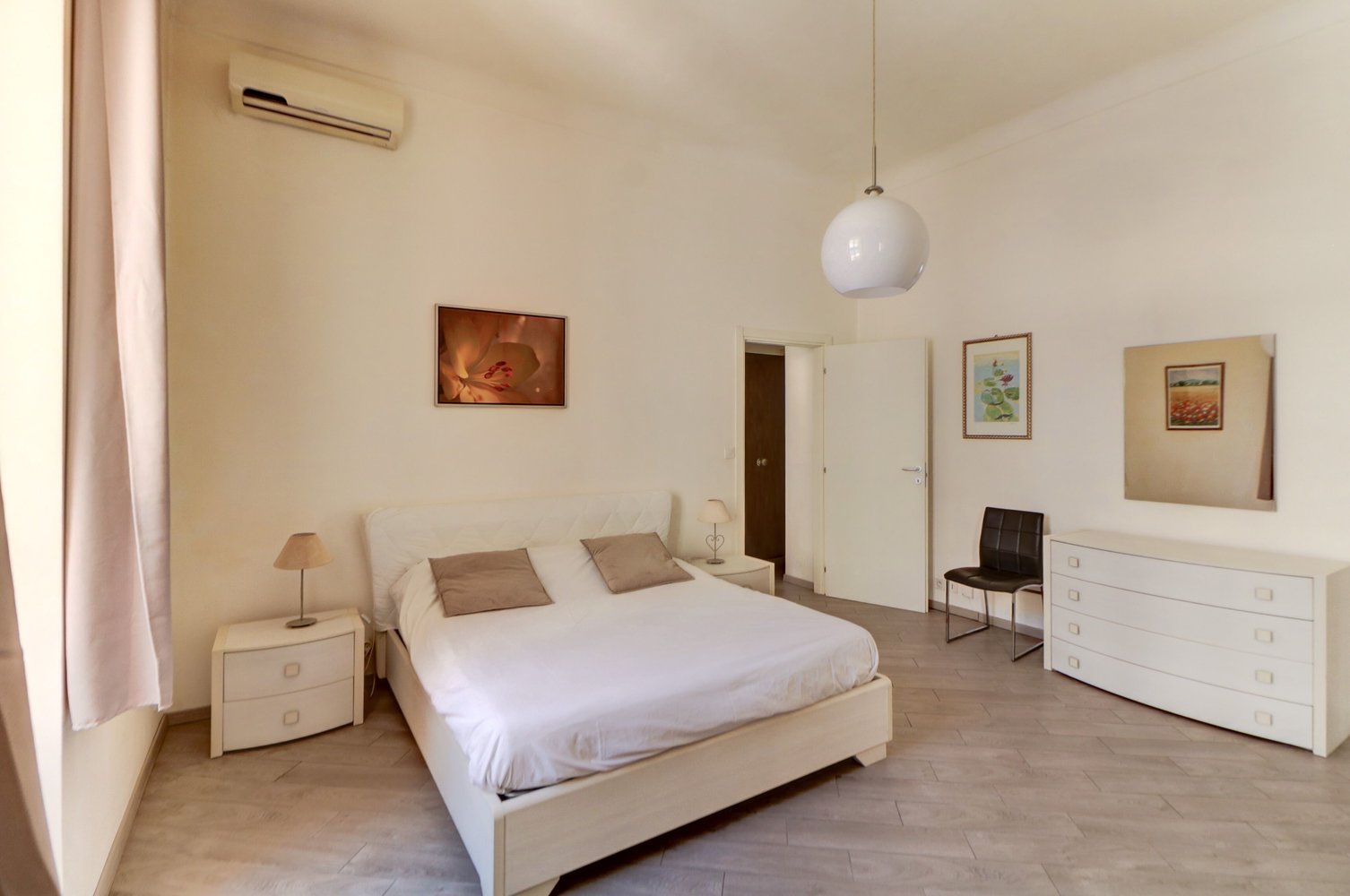 Property photo in Carre d'Or