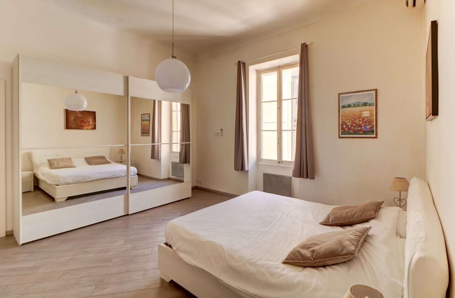 Property photo in Carre d'Or