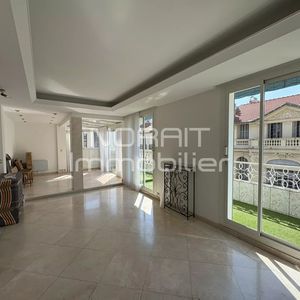 Property in Carre d'Or