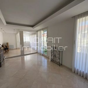 Property in Carre d'Or