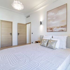 Property in Carre d'Or