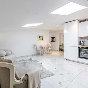 Property in Carre d'Argent