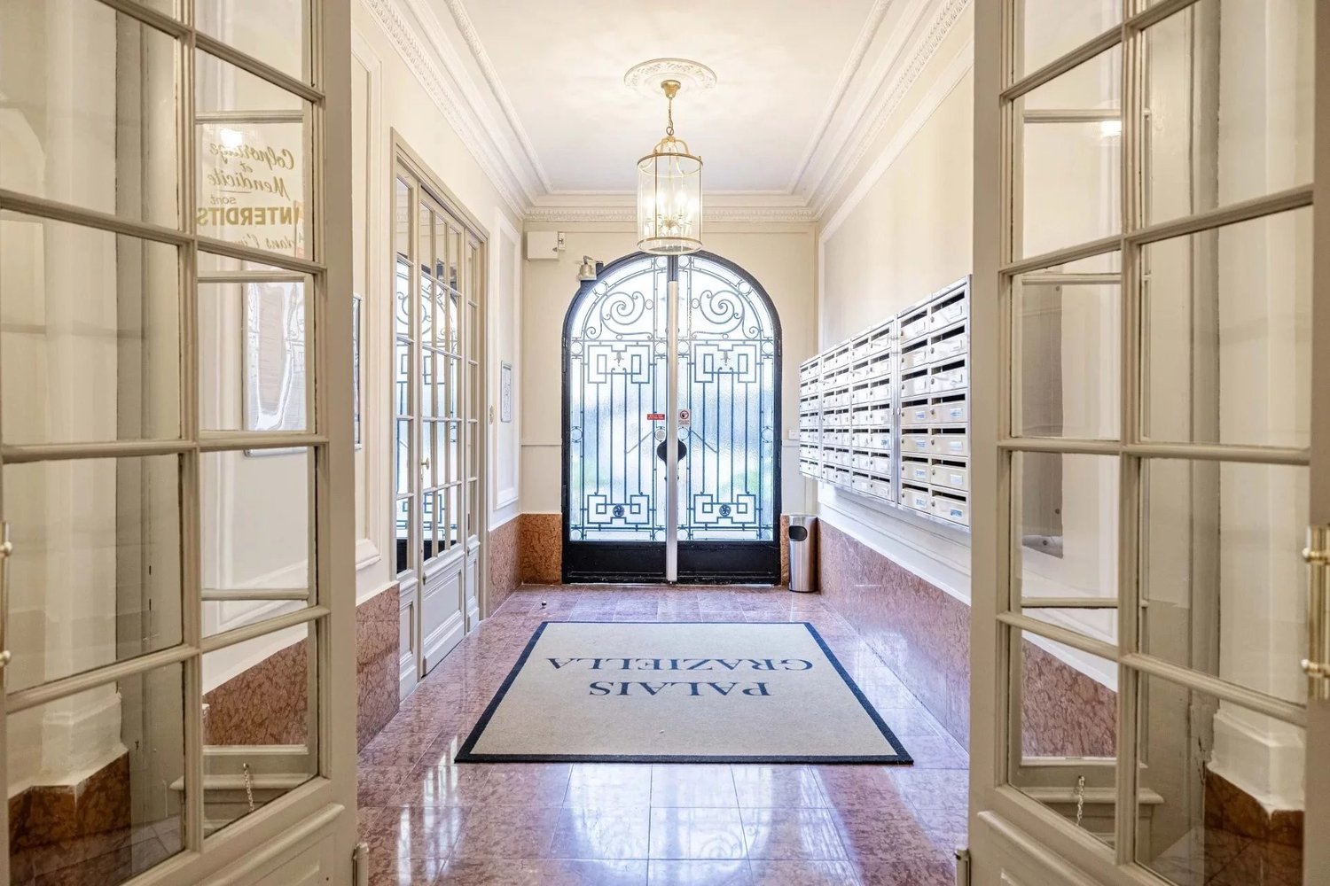 Property photo in Carre d'Argent