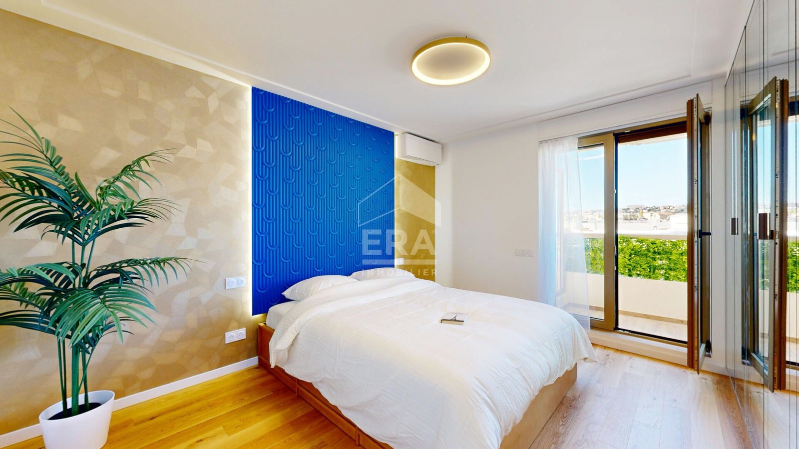 Property photo in Carre d'Or