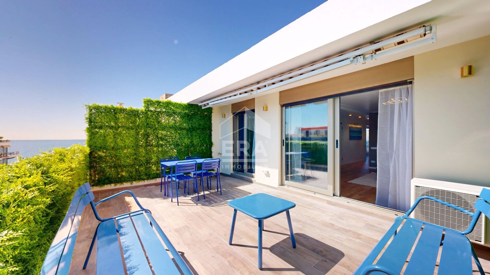 Property photo in Carre d'Or