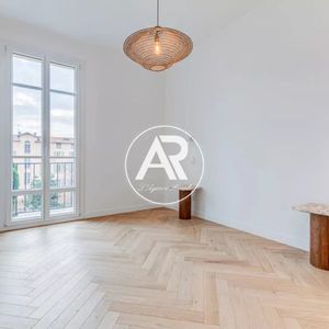 Property in Carre d'Or