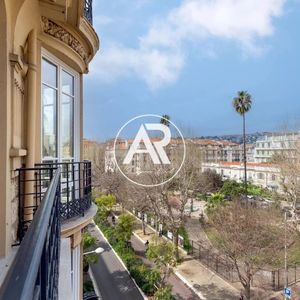 Property in Carre d'Or