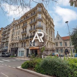 Property in Carre d'Or