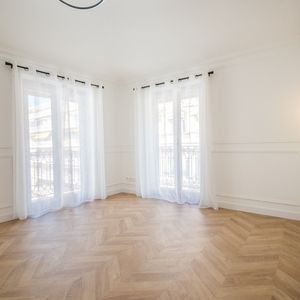 Property in Carre d'Or