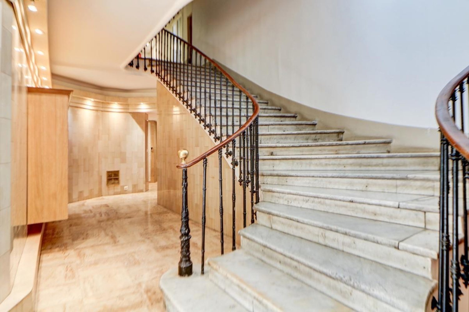 Property photo in Carre d'Or