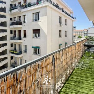 Property in Carre d'Or