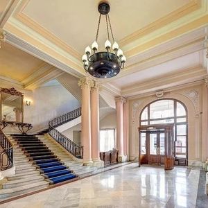 Property in Carre d'Or