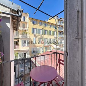 Property in Carre d'Or