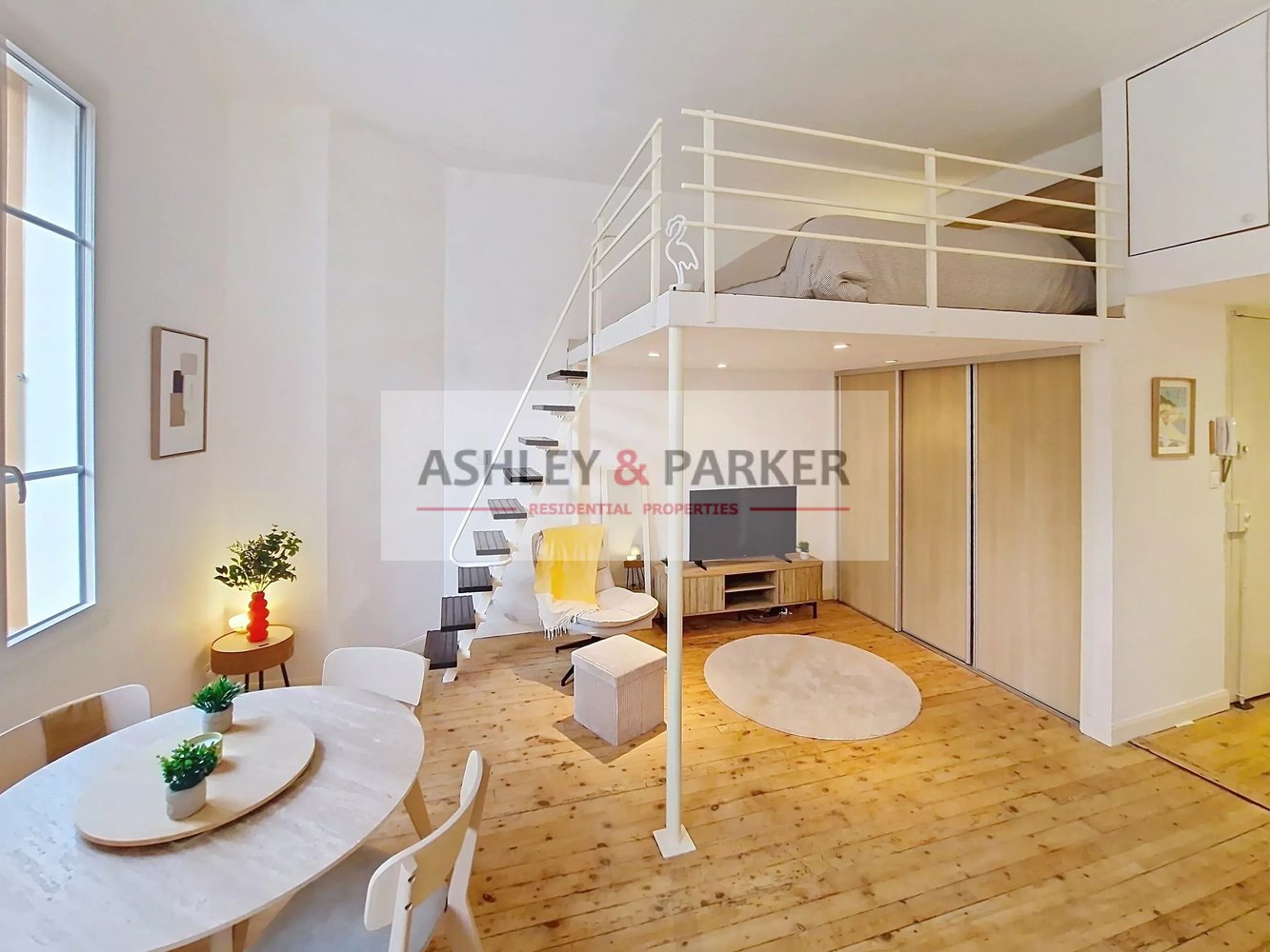 Property photo in Carre d'Or