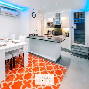 Property in Carre d'Or