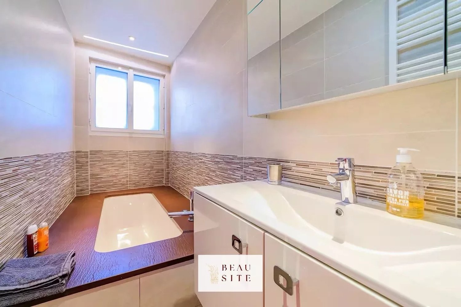 Property photo in Carre d'Or