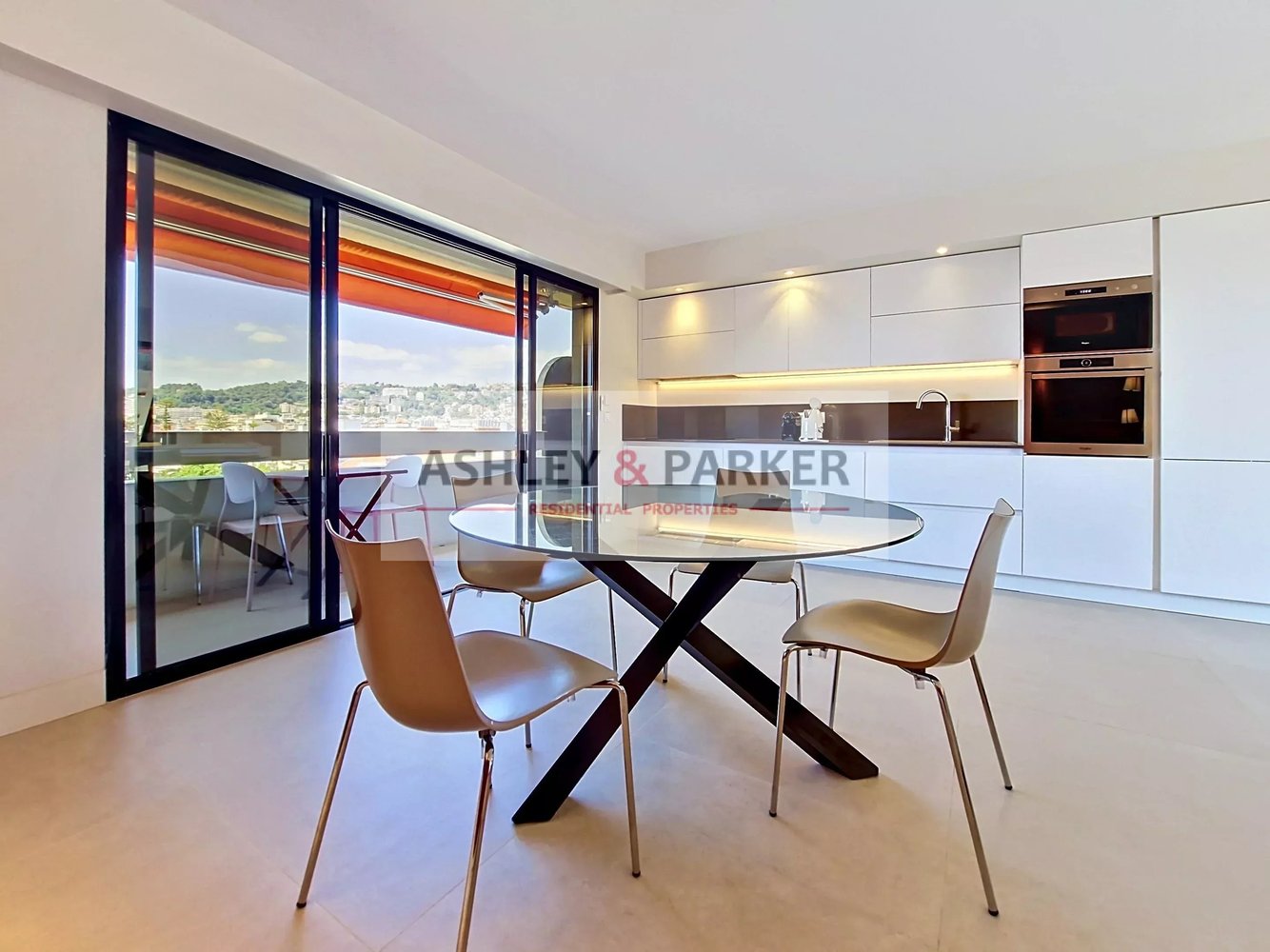 Property photo in Carre d'Or