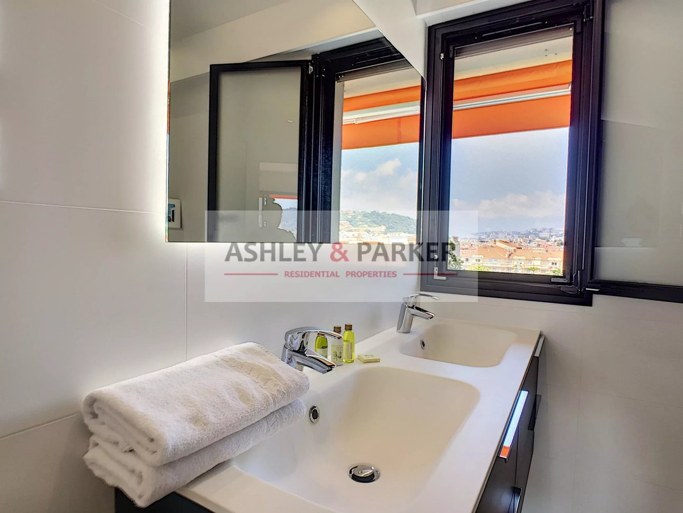 Property photo in Carre d'Or