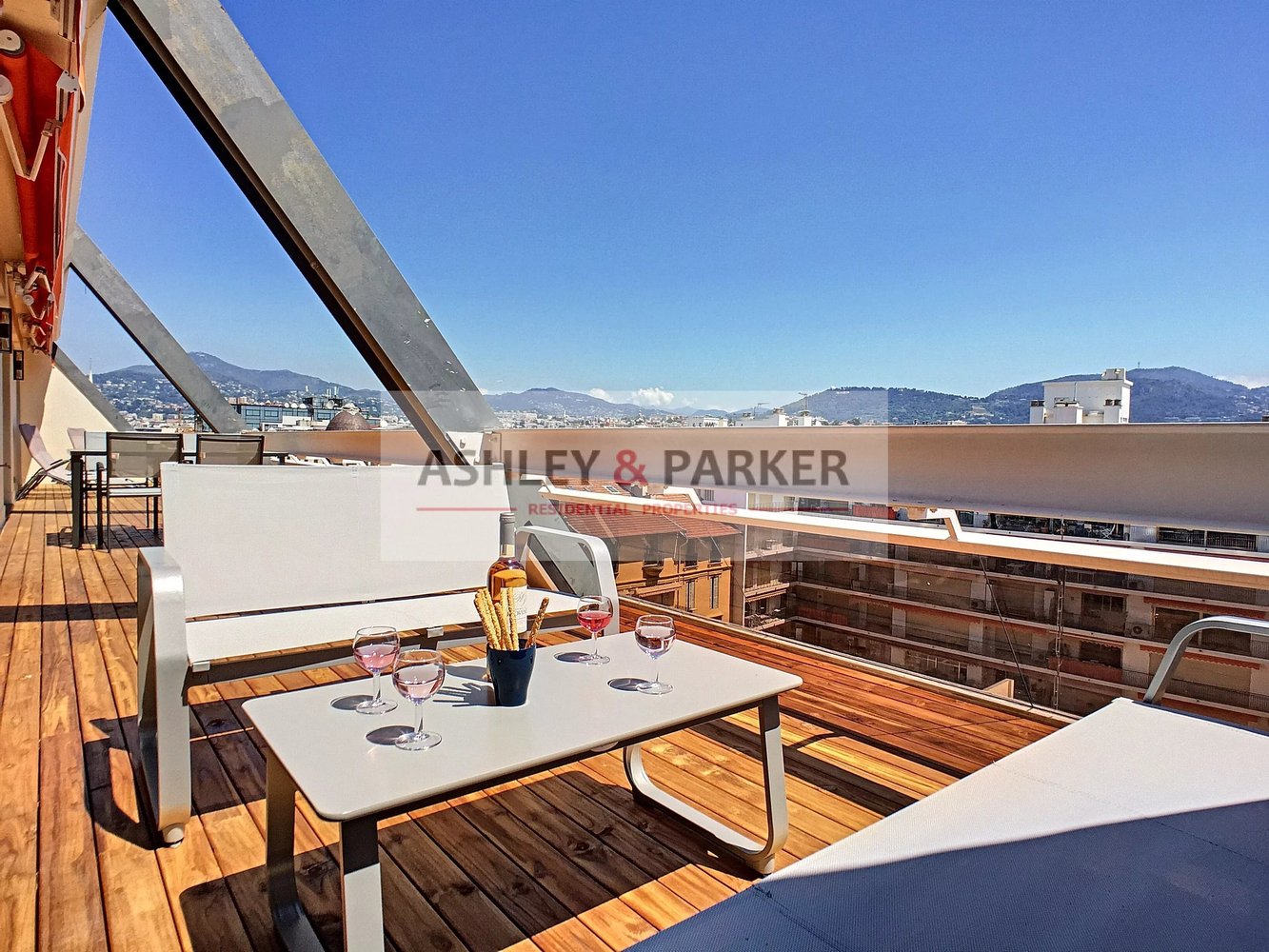 Property photo in Carre d'Or