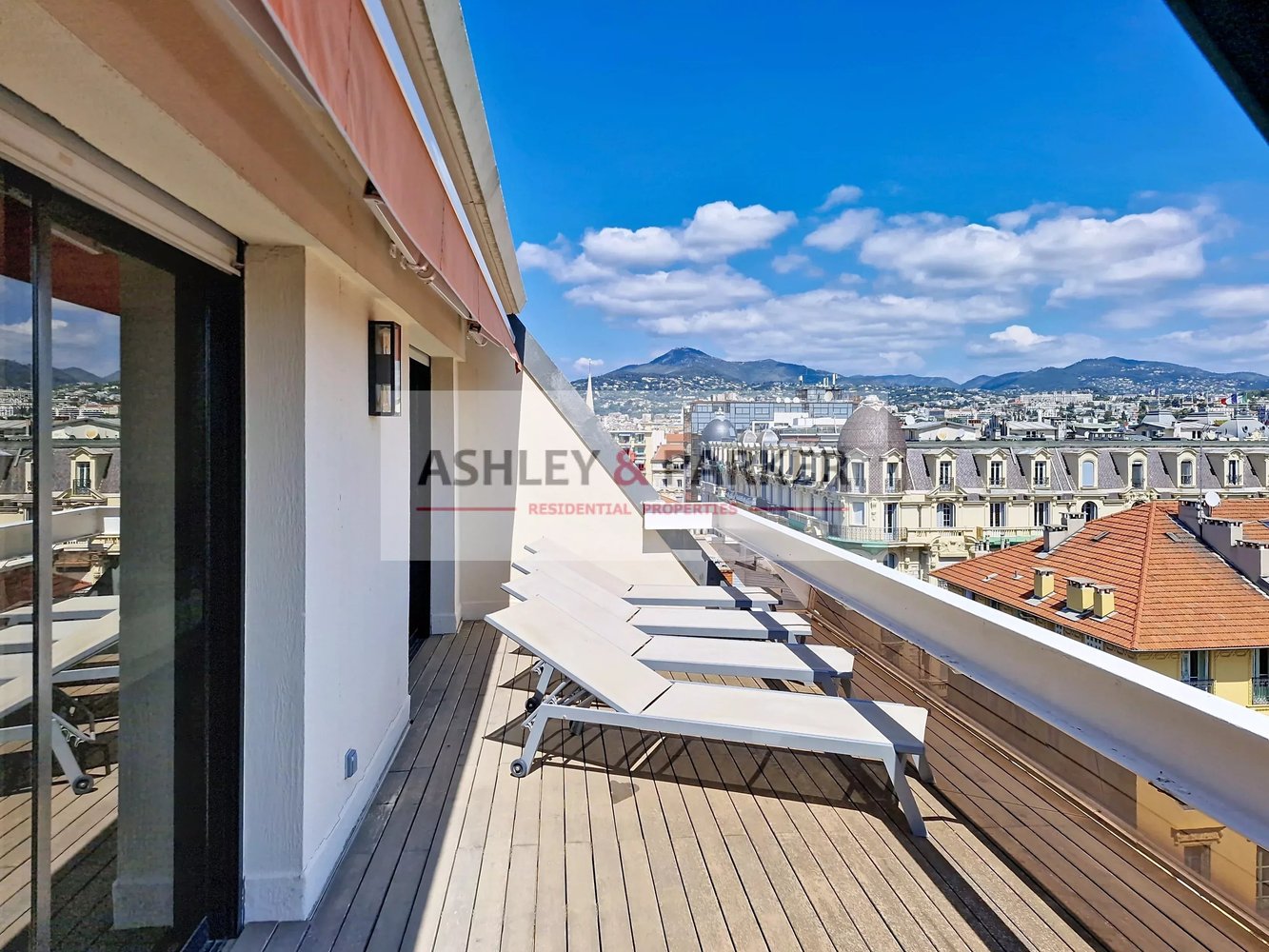 Property photo in Carre d'Or