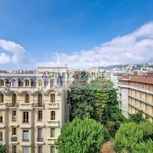 Property in Carre d'Or