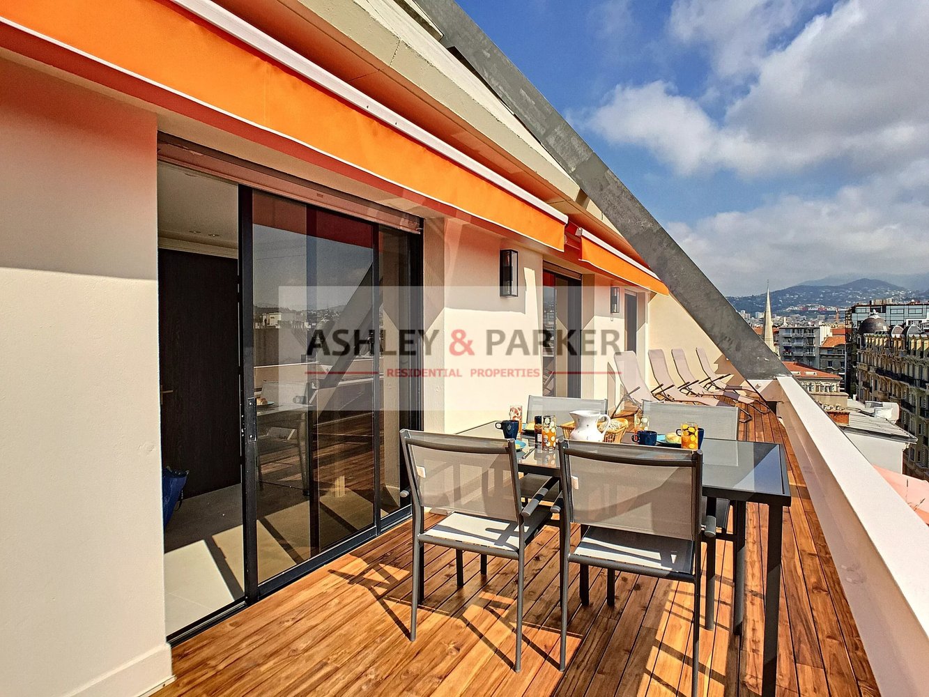 Property photo in Carre d'Or