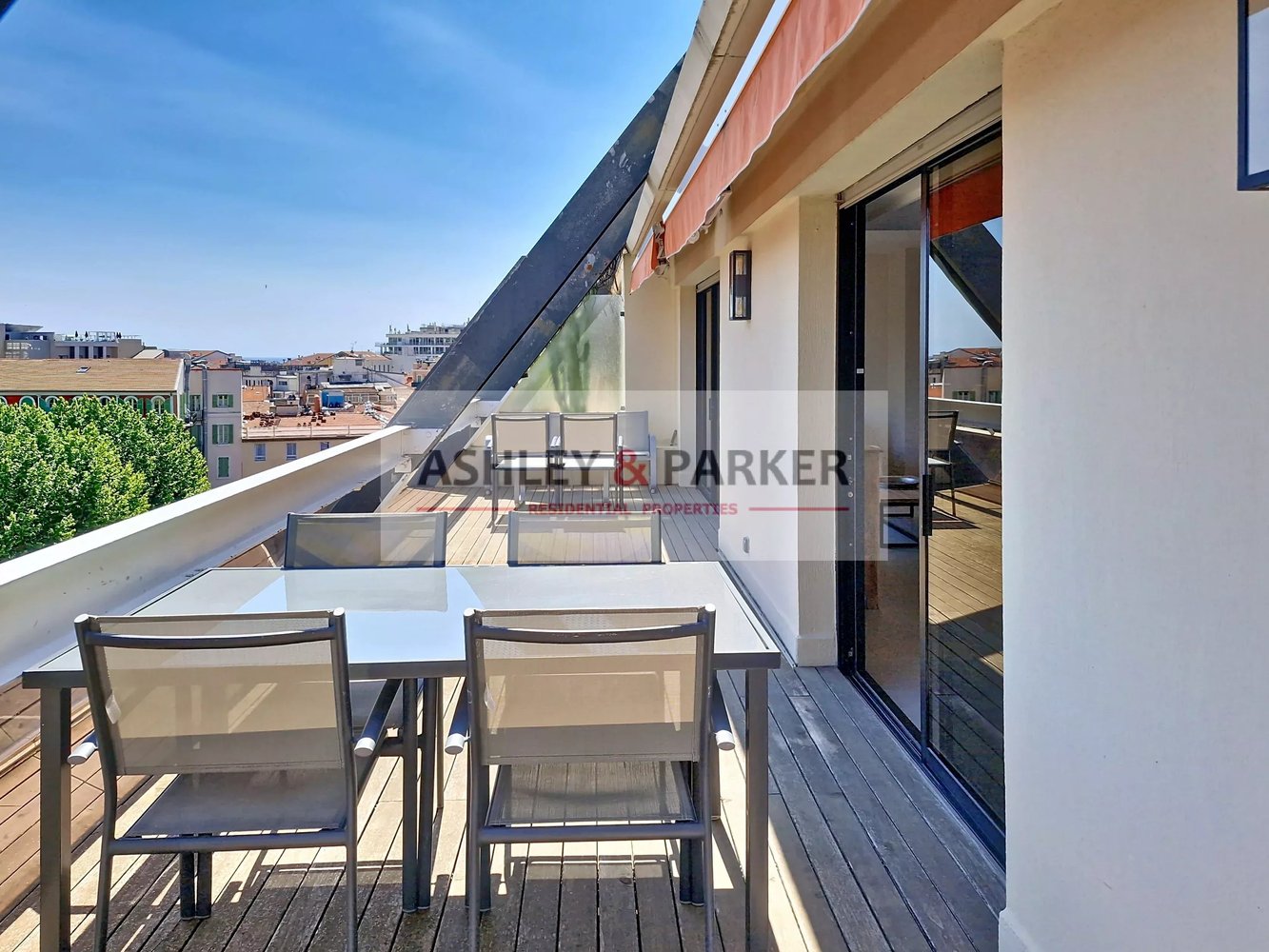 Property photo in Carre d'Or