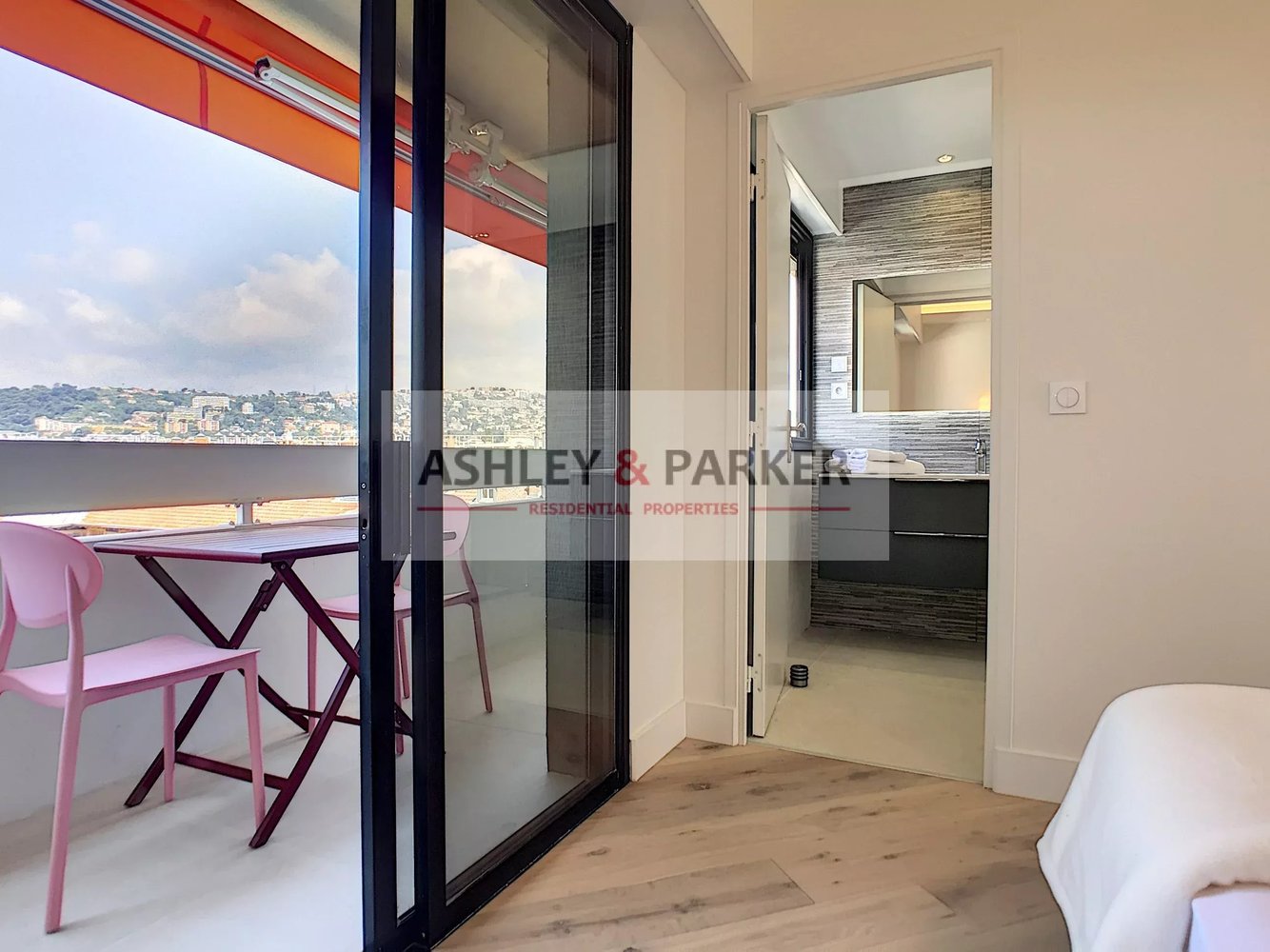 Property photo in Carre d'Or