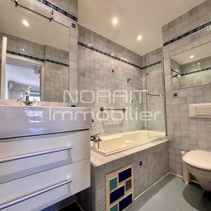 Property in Carre d'Or