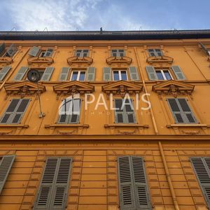 Property in Carre d'Or