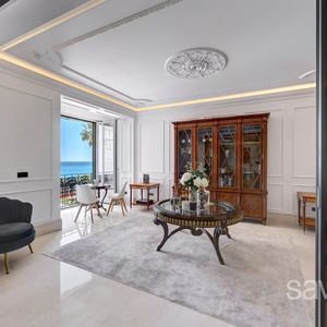 Property in Carre d'Or